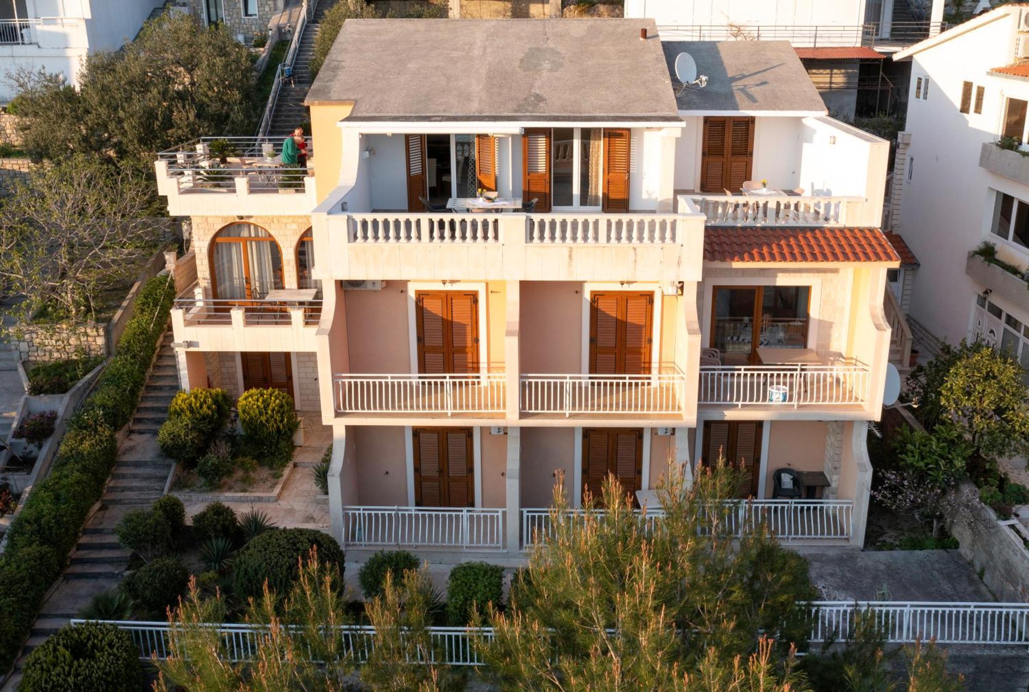 Apartments Kapetan Jure بريلا المظهر الخارجي الصورة